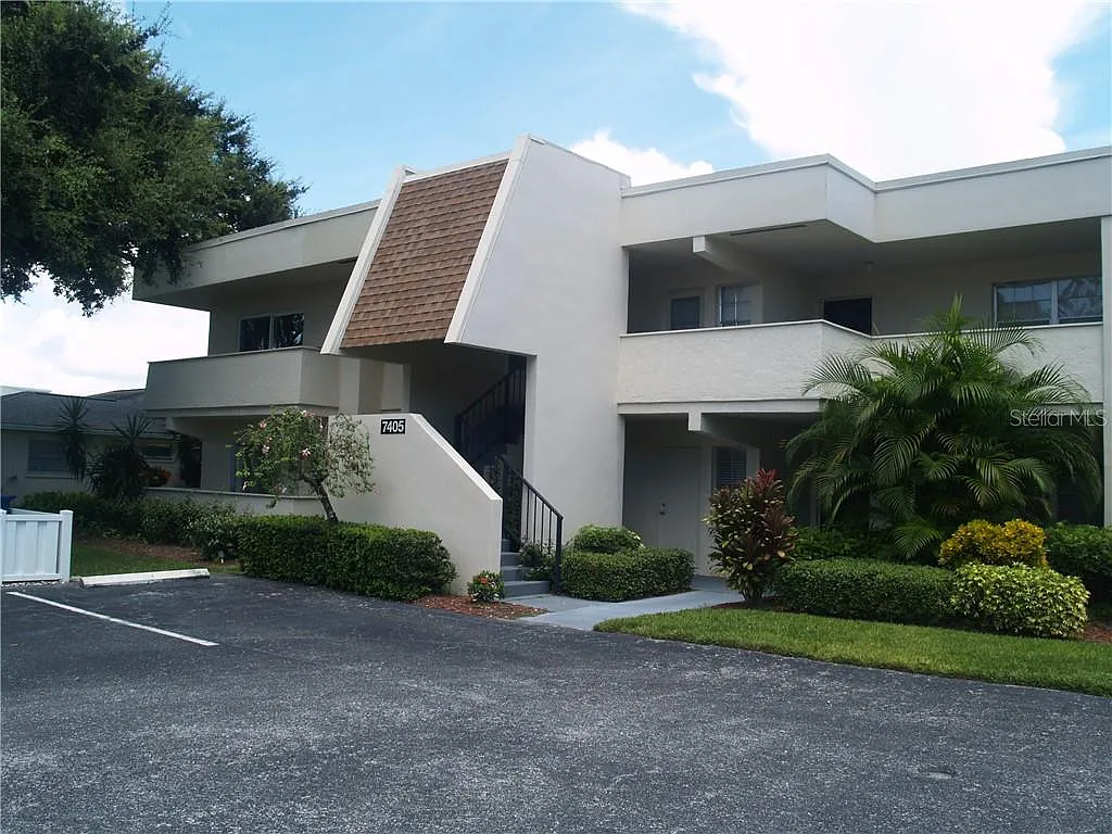 3 bed, 2.0 bath, 1444 sqft, $3,200 — Photo 1