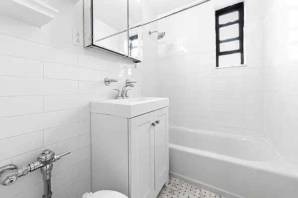 Rented by MNS | media 6