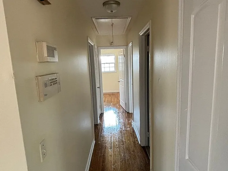 209 Mayfair Dr — Photo 8