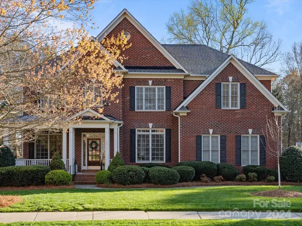 10207 Hazelview Dr, Charlotte, NC 28277