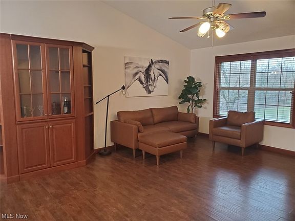 4th image of 9794 Broadway Dr