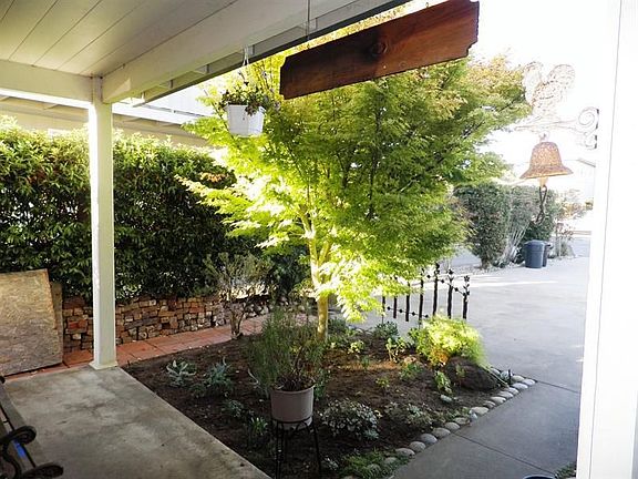 4th image of 618 Cliff Dr