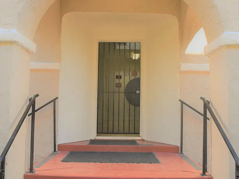 The Palms on Seminary — Photo 5