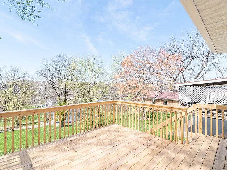110 N Bluff St — Photo 25