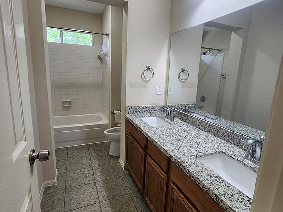 4th image of 523 Scarlet Maple Dr