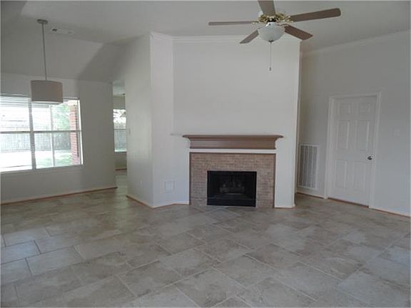 3rd image of 11231 Crooked Pine Dr