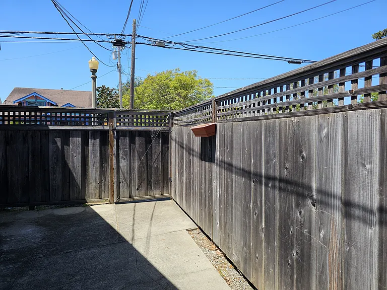 416 Ocean View Ave #A — Photo 8