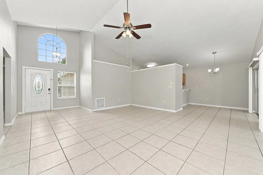 3 bed, 2.0 bath, 1314 sqft, $2,235 — Photo 4