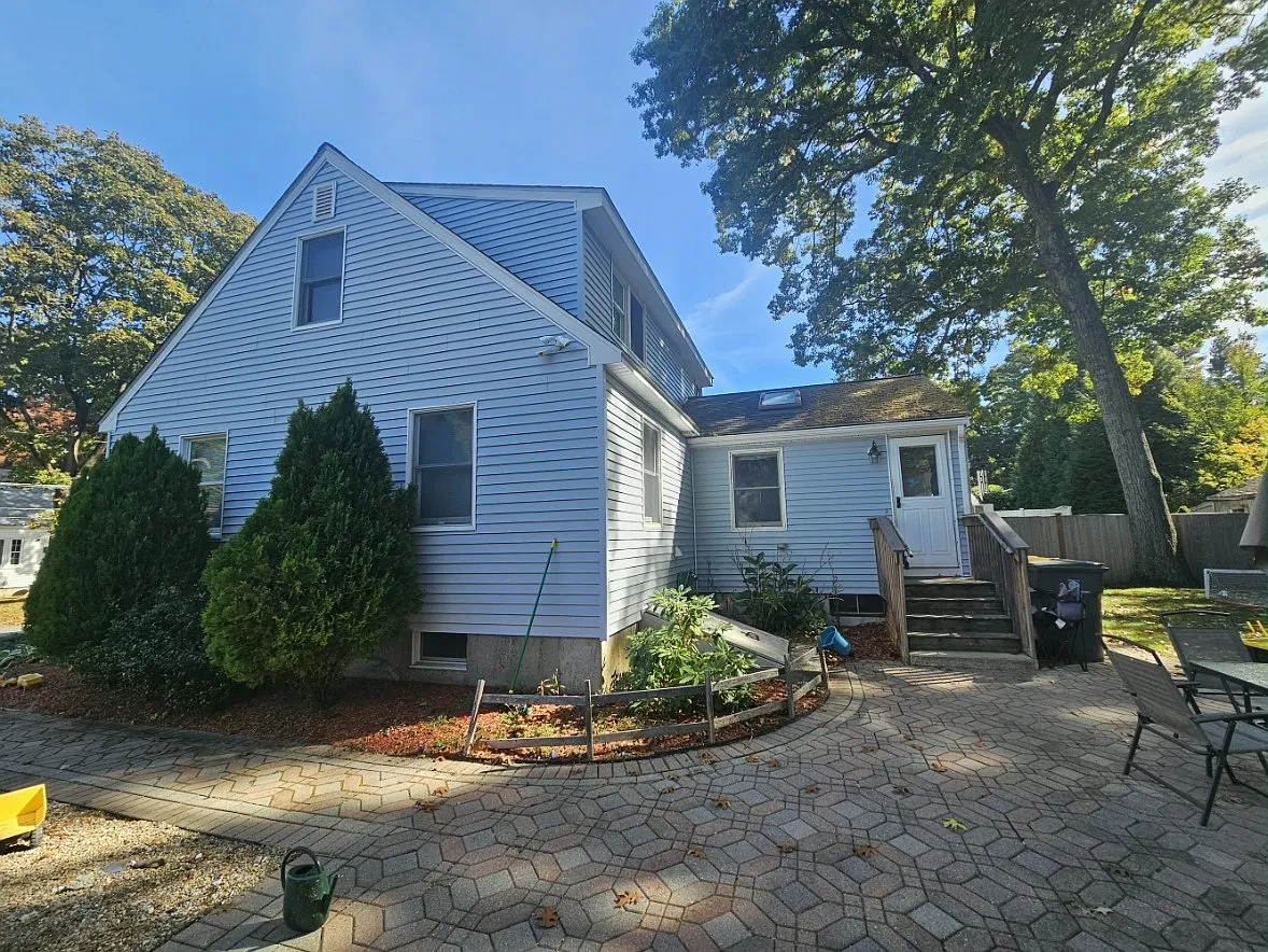 3 bed, 1900 sqft, $3,295 — Photo 2