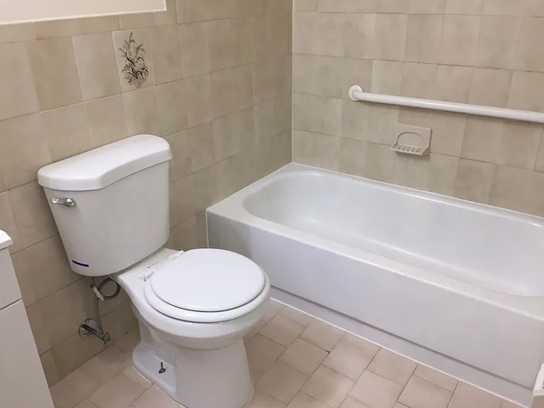 Liberty Ave — Photo 2