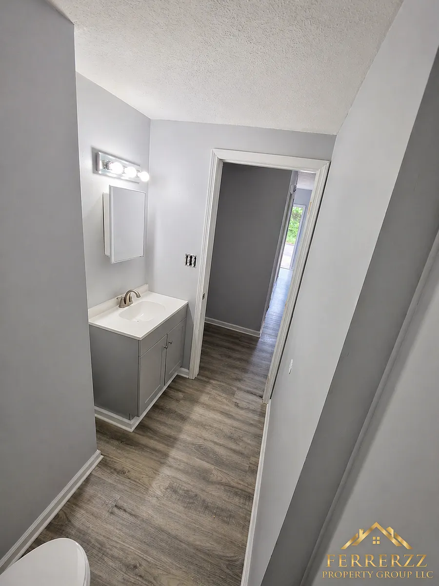 Building Photo - 1543 S 10th St #2