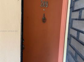 401 NW 72nd Ave, Miami, FL