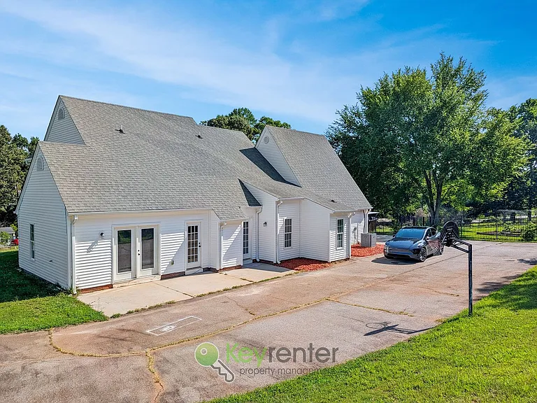 166 Chastain Rd — Photo 31