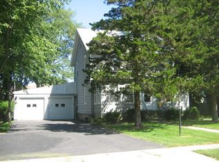 606 N 3rd St, Ashton, IL 61006