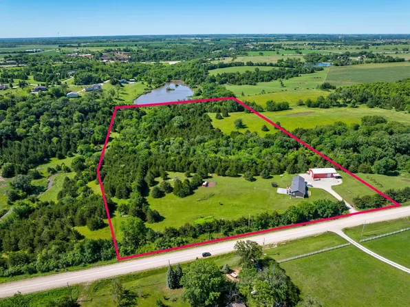 20014 352nd Pl, Earlham, IA 50072
