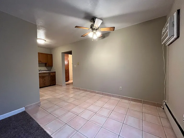 224 Bates Ave — Photo 4