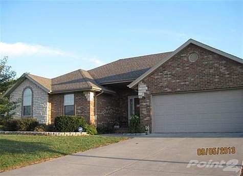 All brick home on almost 1/4 of an acre