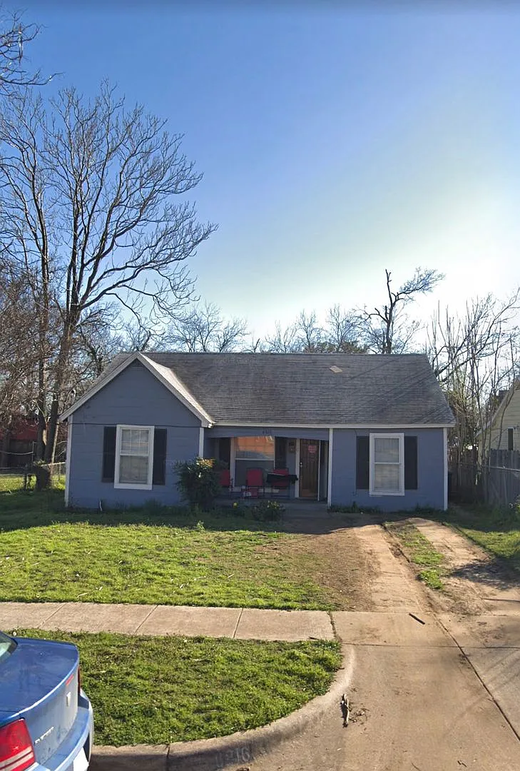 Single-Family Home In Handley. — Photo 1