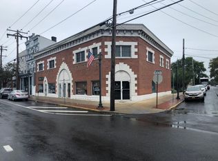 27 W Hoffman Ave, Lindenhurst, NY 11757