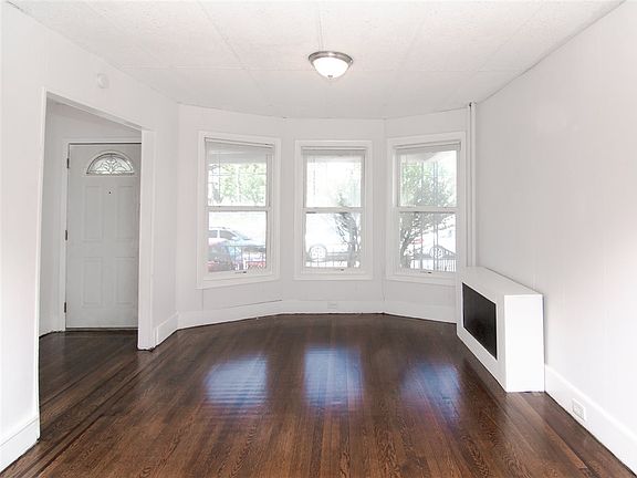 4th image of 9 Fairview Ave