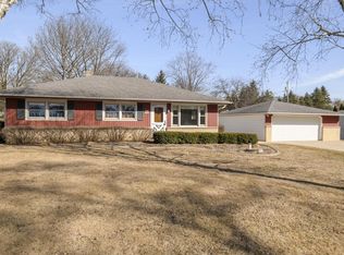 W203N9508 Bittersweet Ln, Menomonee Falls, WI 53051