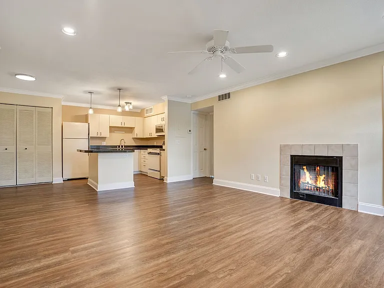 370 Lake Tahoe Ct #202 — Photo 4