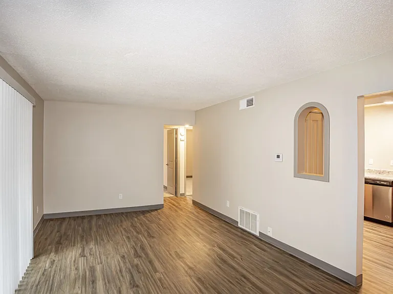 217 W Broadway — Photo 18