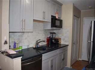 17 Balance Rock Rd APT 8, Seymour, CT 06483