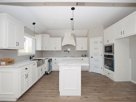 2nd image of 5077 Diamond Dr