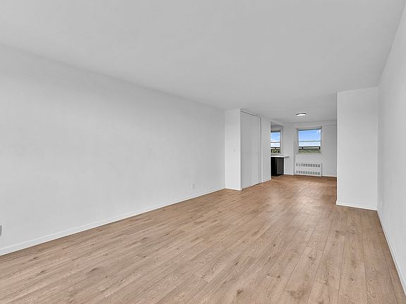 3rd image of 5700 Arlington Ave APT 8K