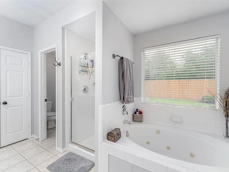 2309 Orleans Ln — Photo 17