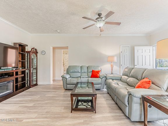 5th image of 8 Janies Court SW
