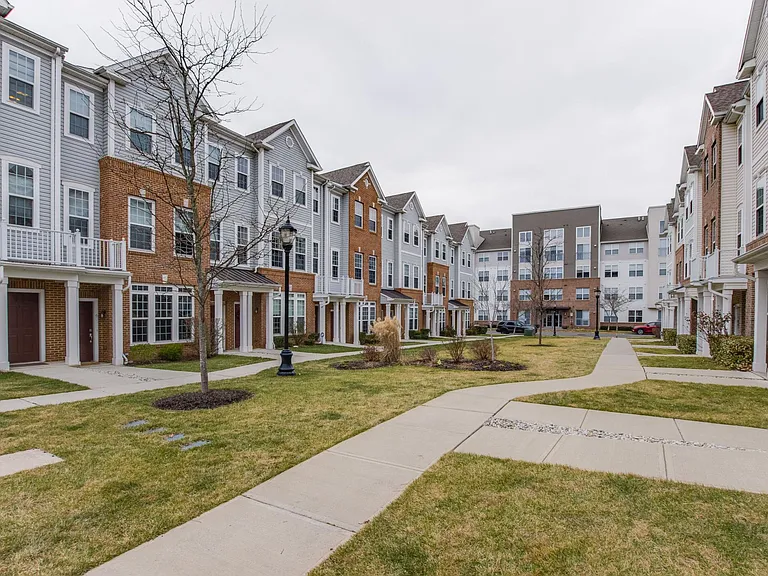 22 Veterans Dr — Photo 3