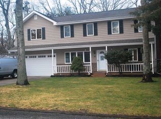 61 Don St, East Patchogue, NY 11772