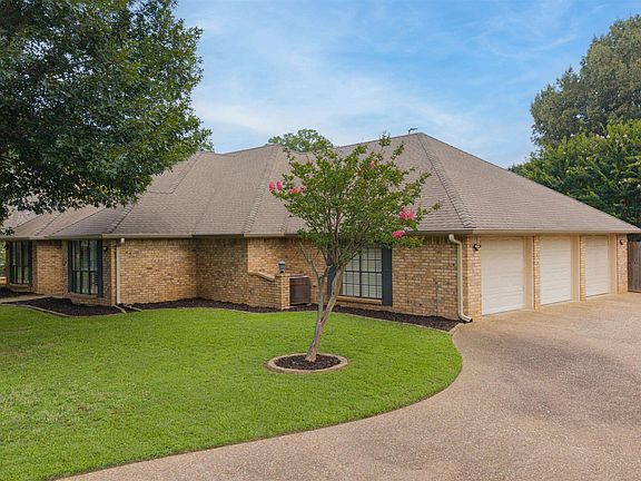 3rd image of 3 Gateway Dr