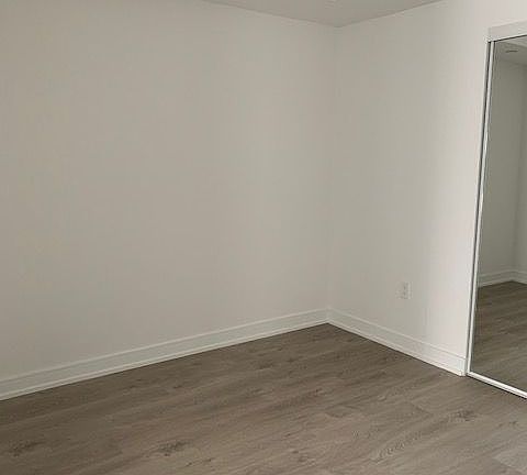 3rd image of 50 Wellesley St #1106