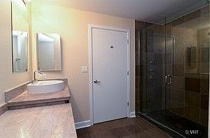 5th image of 1305 S Michigan Ave APT 1508