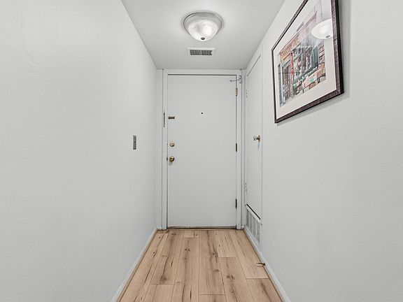 4th image of 734 W Kilgore Rd APT 208