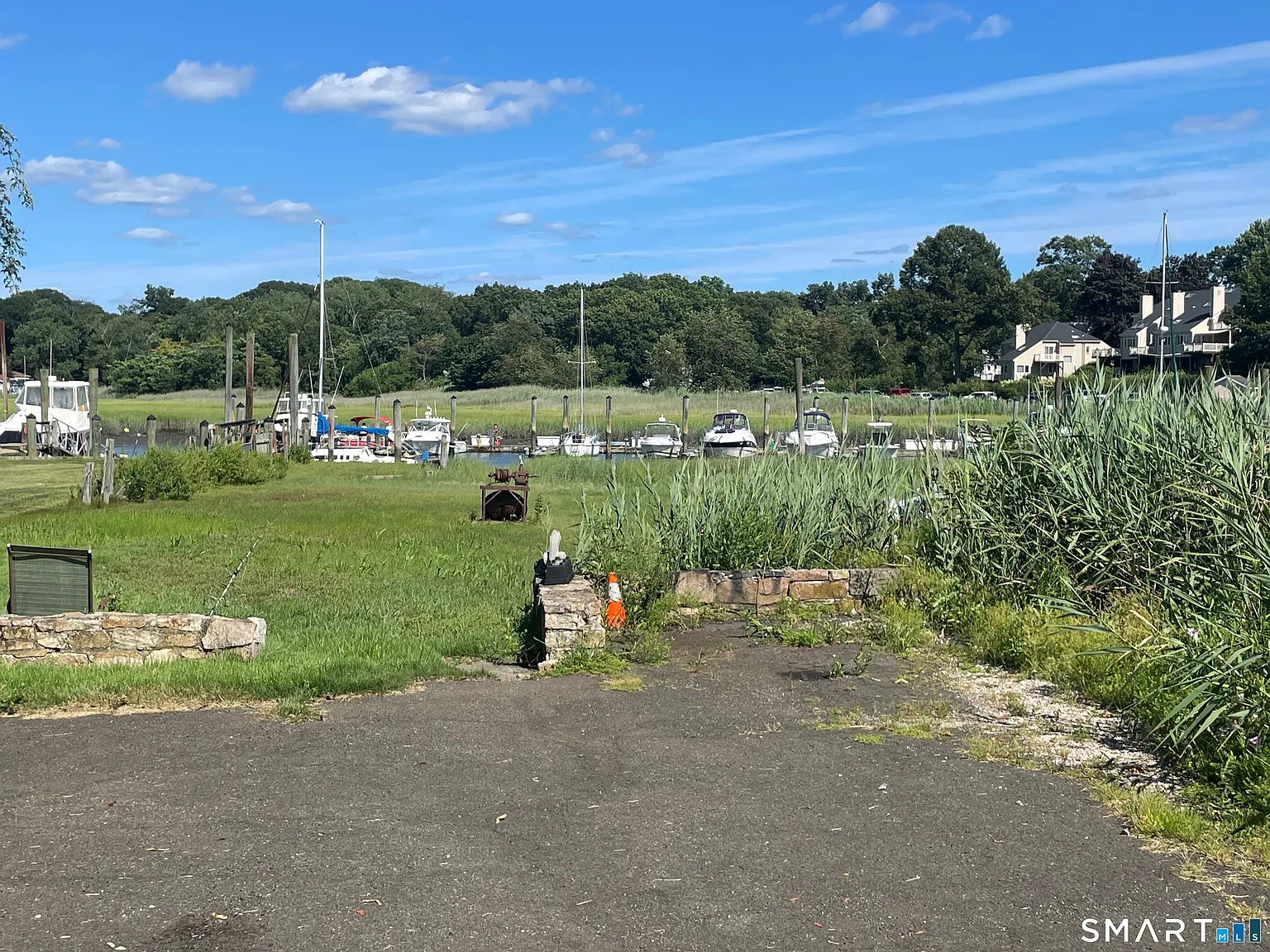 2 bed, 1.0 bath, 2016 sqft, $2,400 — Photo 4