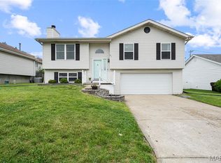 1716 Summergate Estates Dr, Saint Charles, MO
