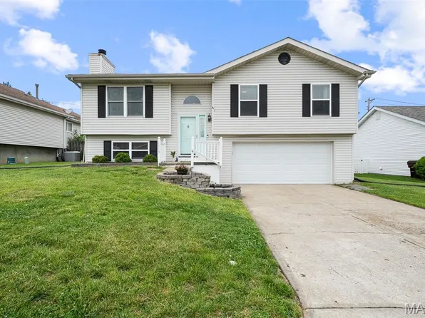 1716 Summergate Estates Dr, Saint Charles, MO 63303