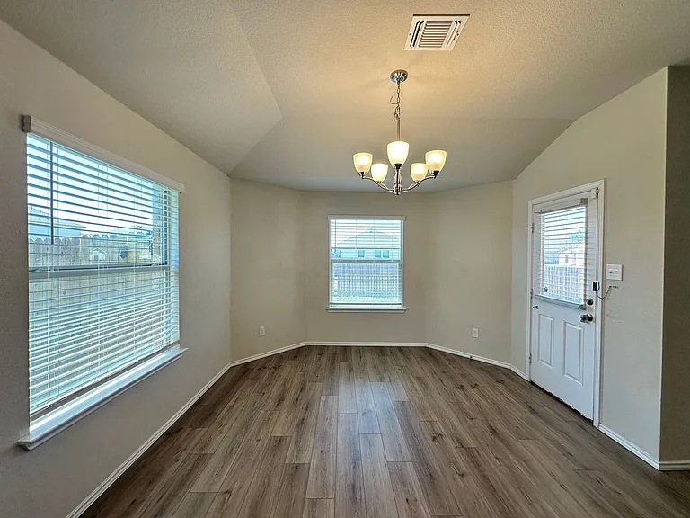 300 Danielle Dr — Photo 14