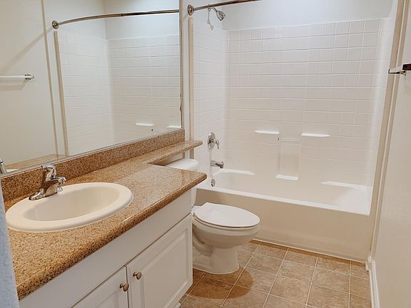 4th image of 2515 Fenton Pkwy #5203