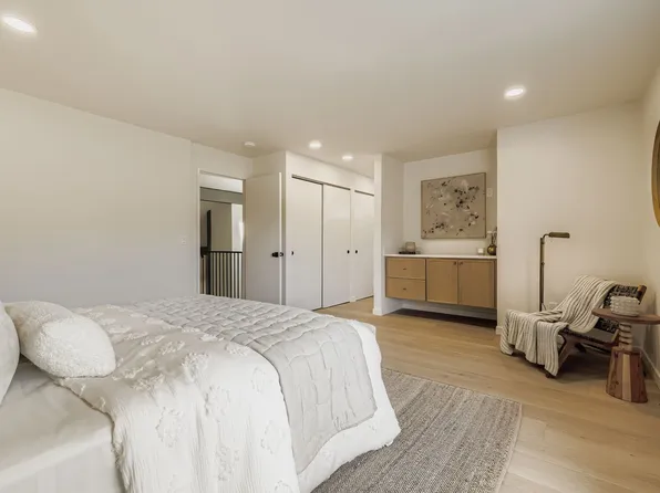 14208 NE 2nd Pl, Bellevue, WA 98007