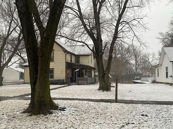 2nd image of 616 W 8th St