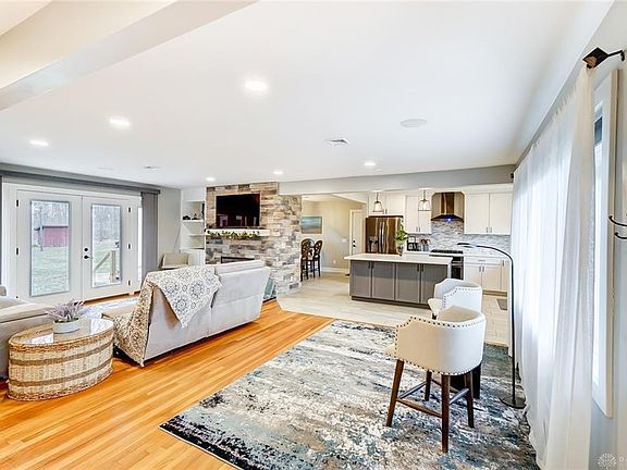 4th image of 7821 Lois Cir