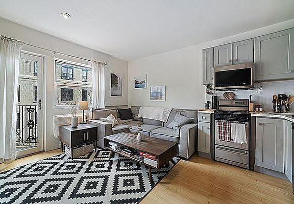 4th image of 211 Thompson St APT 5H