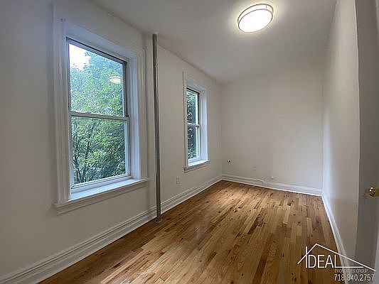4th image of 862 E 17th St #10