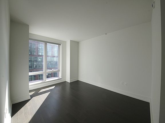 5th image of 555 10th Ave APT 28G