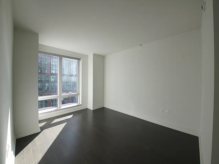 555 10th Ave #21G — Photo 6